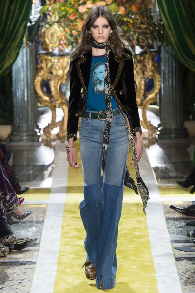 Look 46